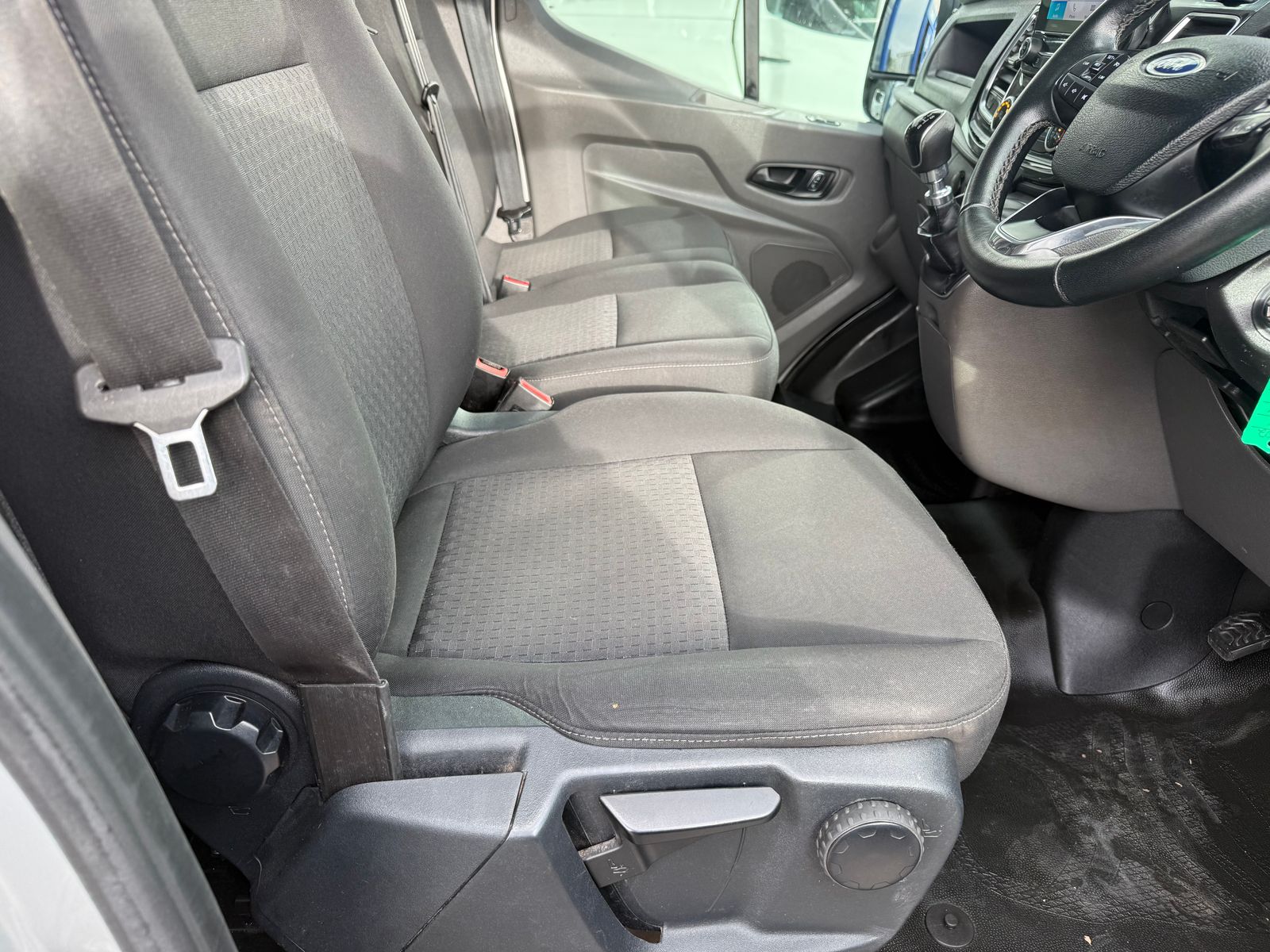 2022 Ford Transit 2.0L Diesel Manual - 57,000 Miles - Thumbnail 26