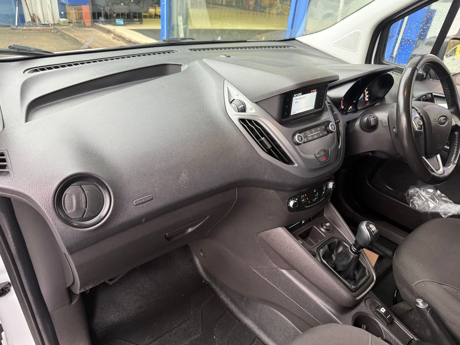 2022 Ford Transit Courier 1.5L Diesel Manual - Thumbnail 22