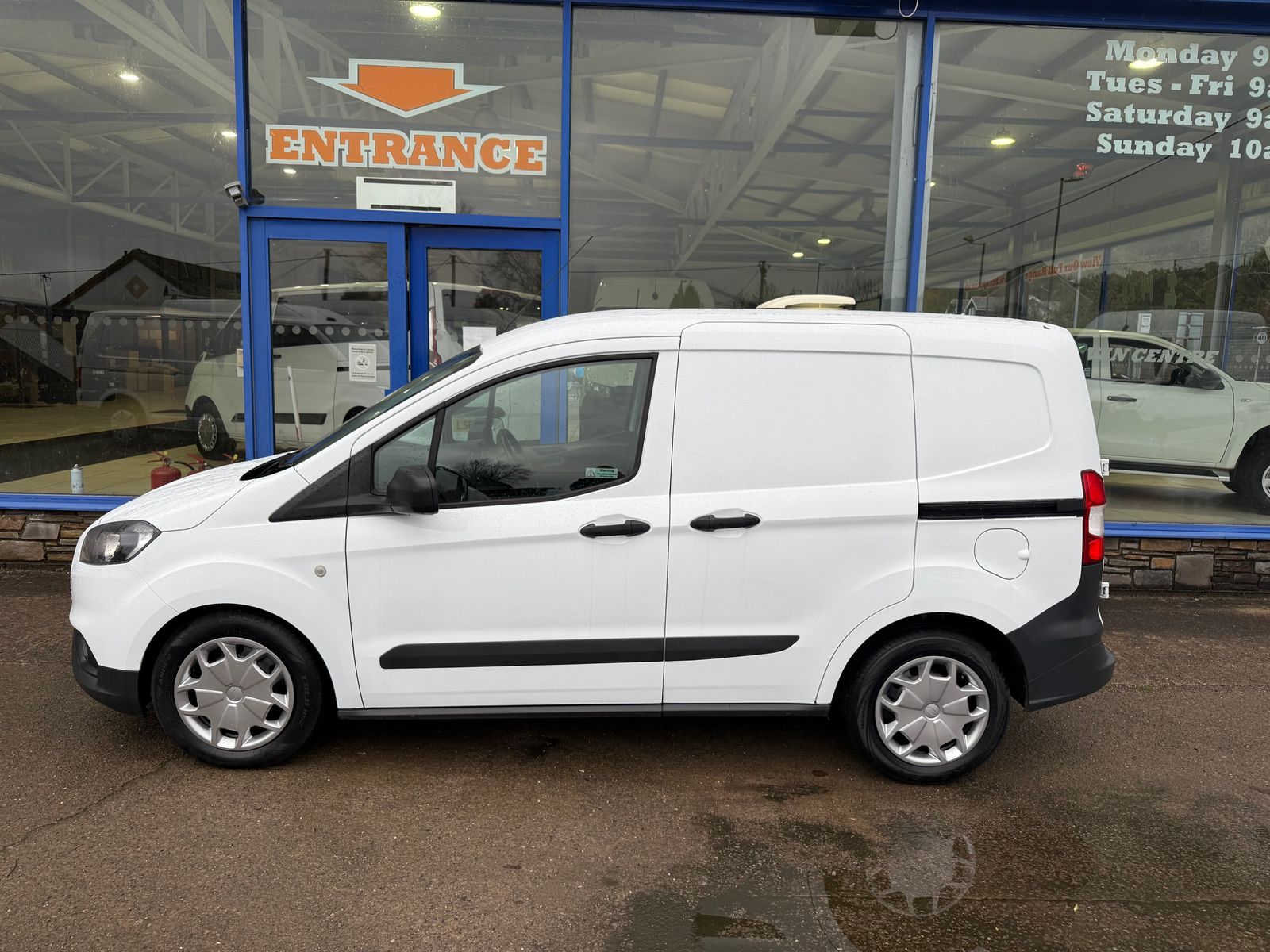 2022 Ford Transit Courier 1.5L Diesel Manual - Thumbnail 8