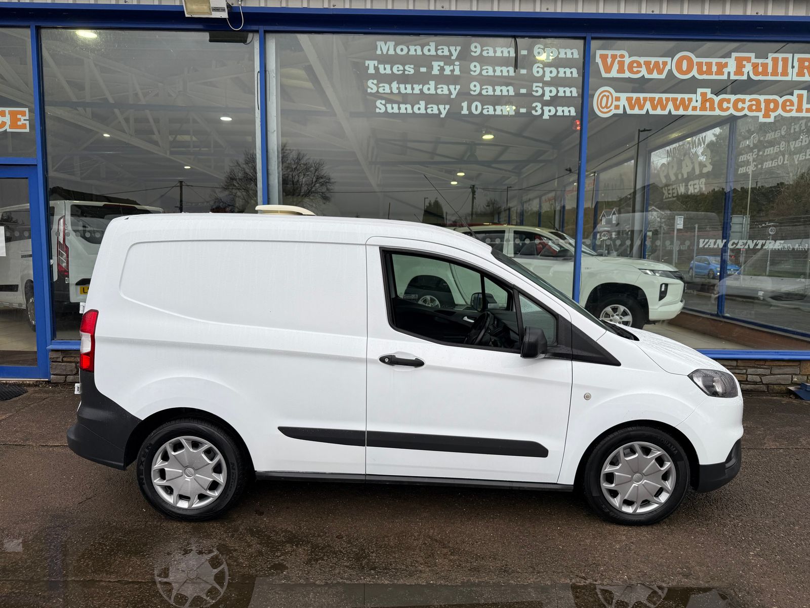 2022 Ford Transit Courier 1.5L Diesel Manual - Thumbnail 16