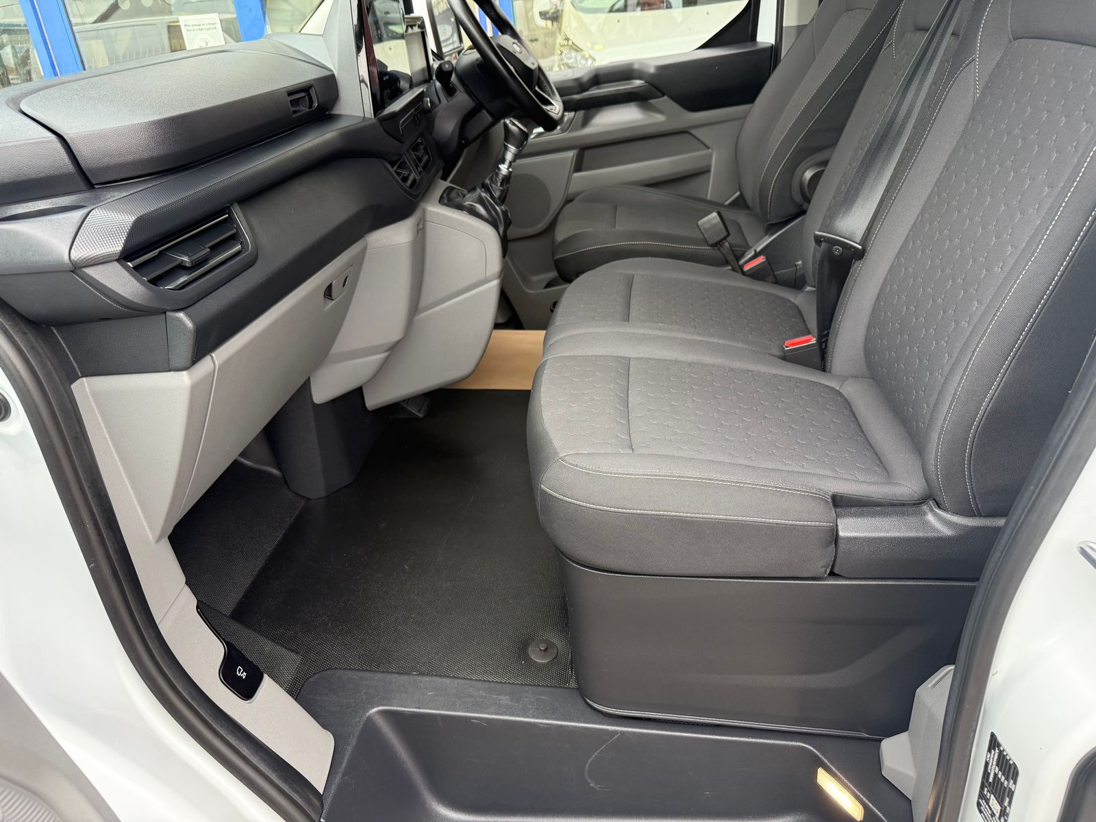 2024 Ford Transit Custom 2.0L Diesel Manual - Thumbnail 20