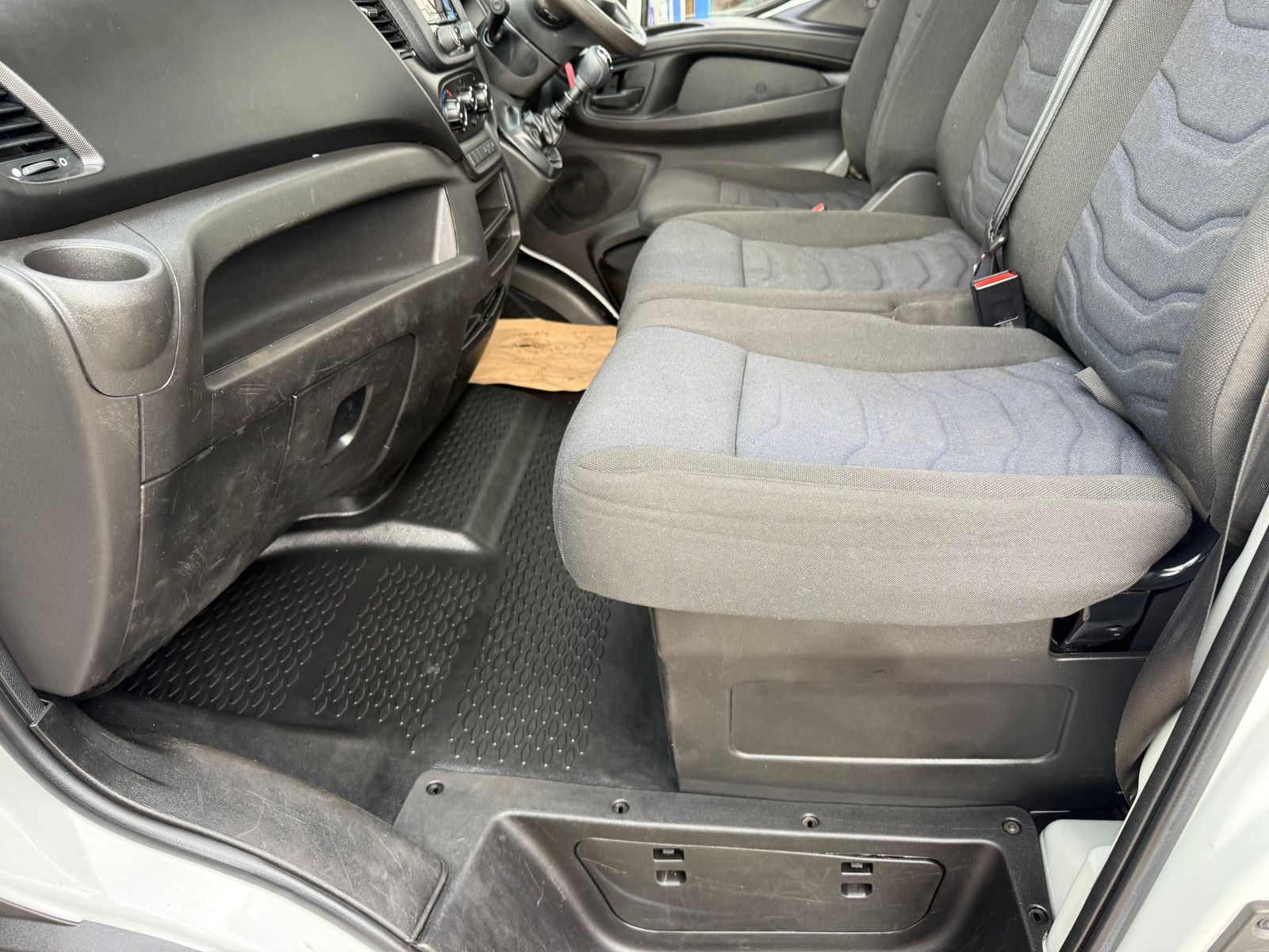 2021 IVECO DAILY 2.3L Diesel Manual - 90,000 Miles - Thumbnail 20