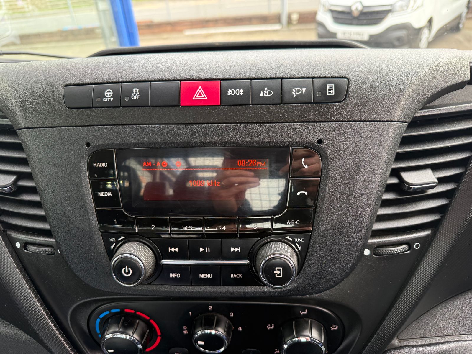 2021 IVECO DAILY 2.3L Diesel Manual - 90,000 Miles - Thumbnail 28