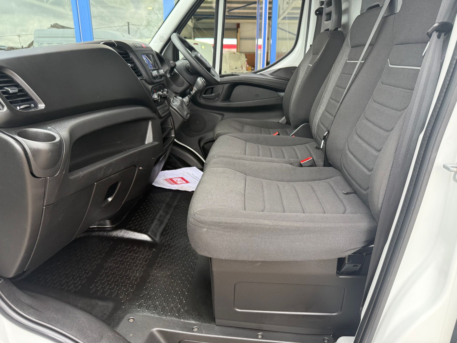 2023 IVECO DAILY 2.3L Diesel Manual - 22,000 Miles - Thumbnail 20