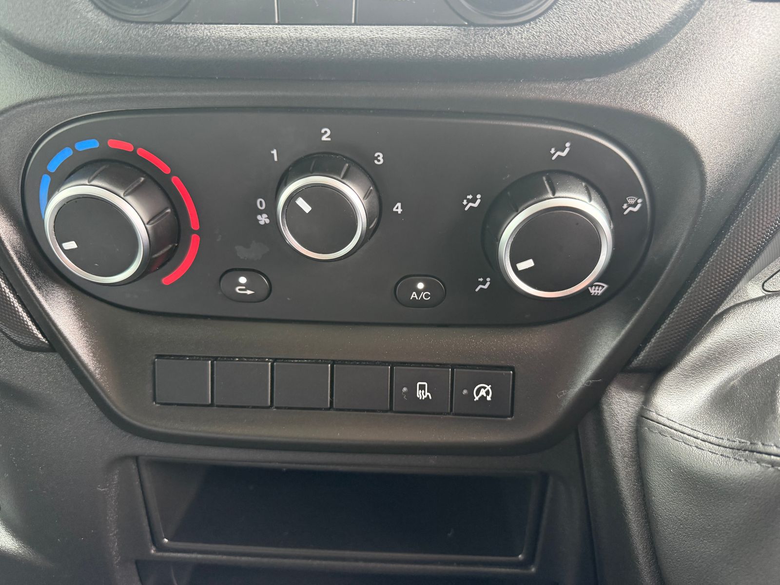2023 IVECO DAILY 2.3L Diesel Manual - 22,000 Miles - Thumbnail 30
