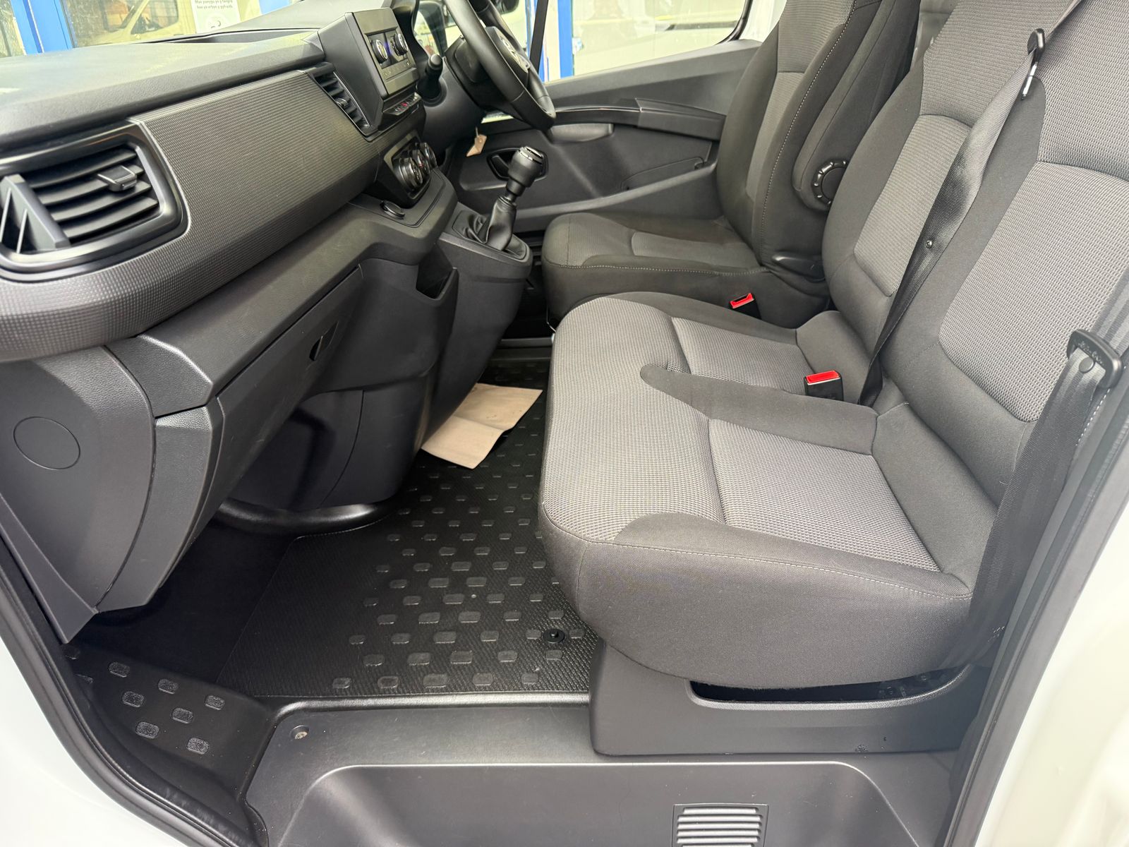 2022 Nissan Primastar 2.0L Diesel Manual - 52,000 Miles - Thumbnail 26