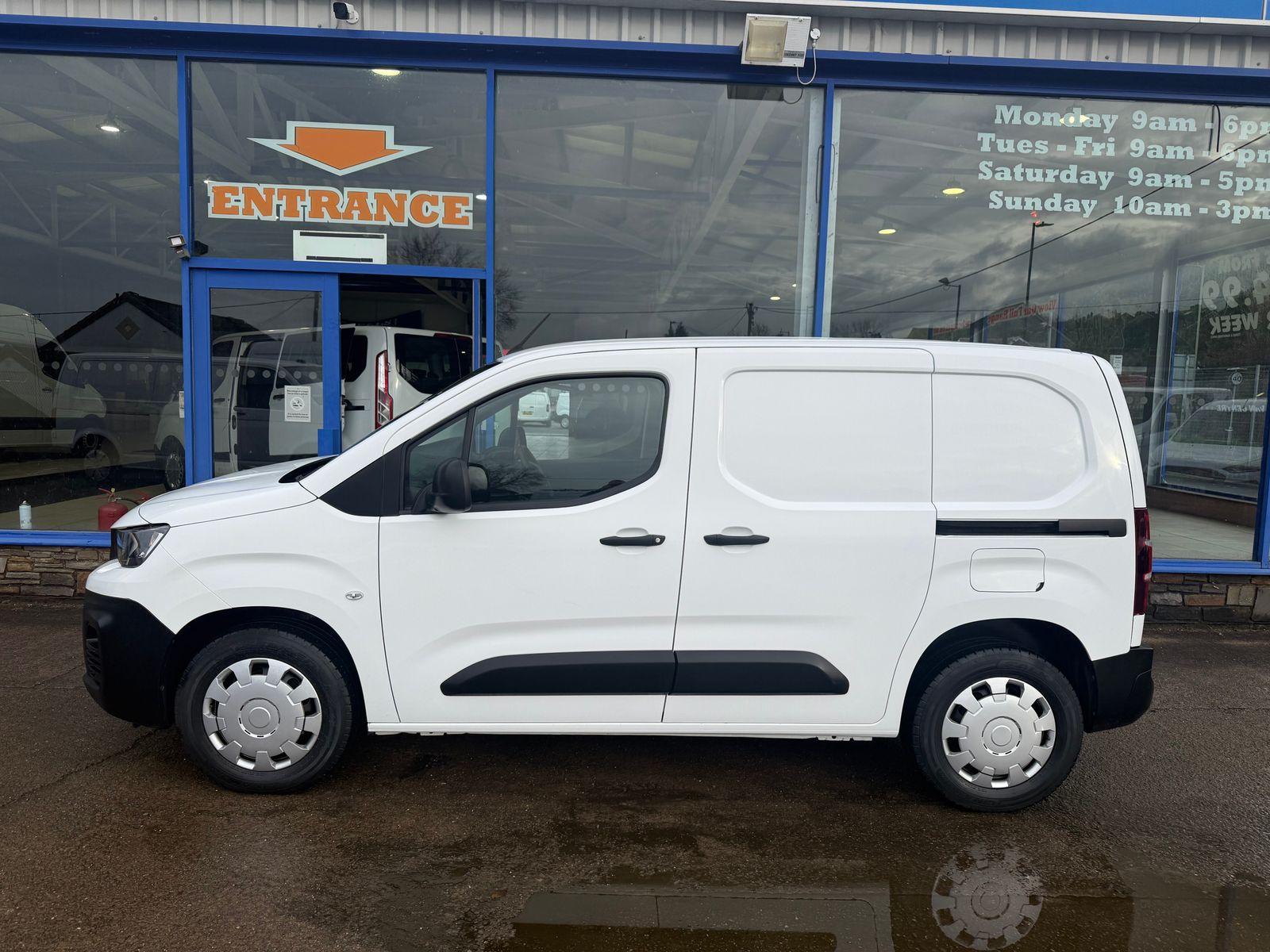 2021 PEUGEOT PARTNER 1.5L Diesel Manual Van - Thumbnail 8