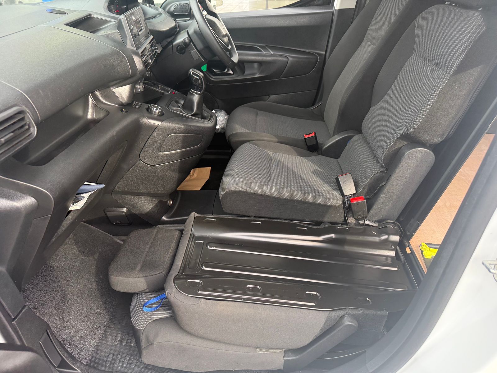 2021 PEUGEOT PARTNER 1.5L Diesel Manual Van - Thumbnail 22