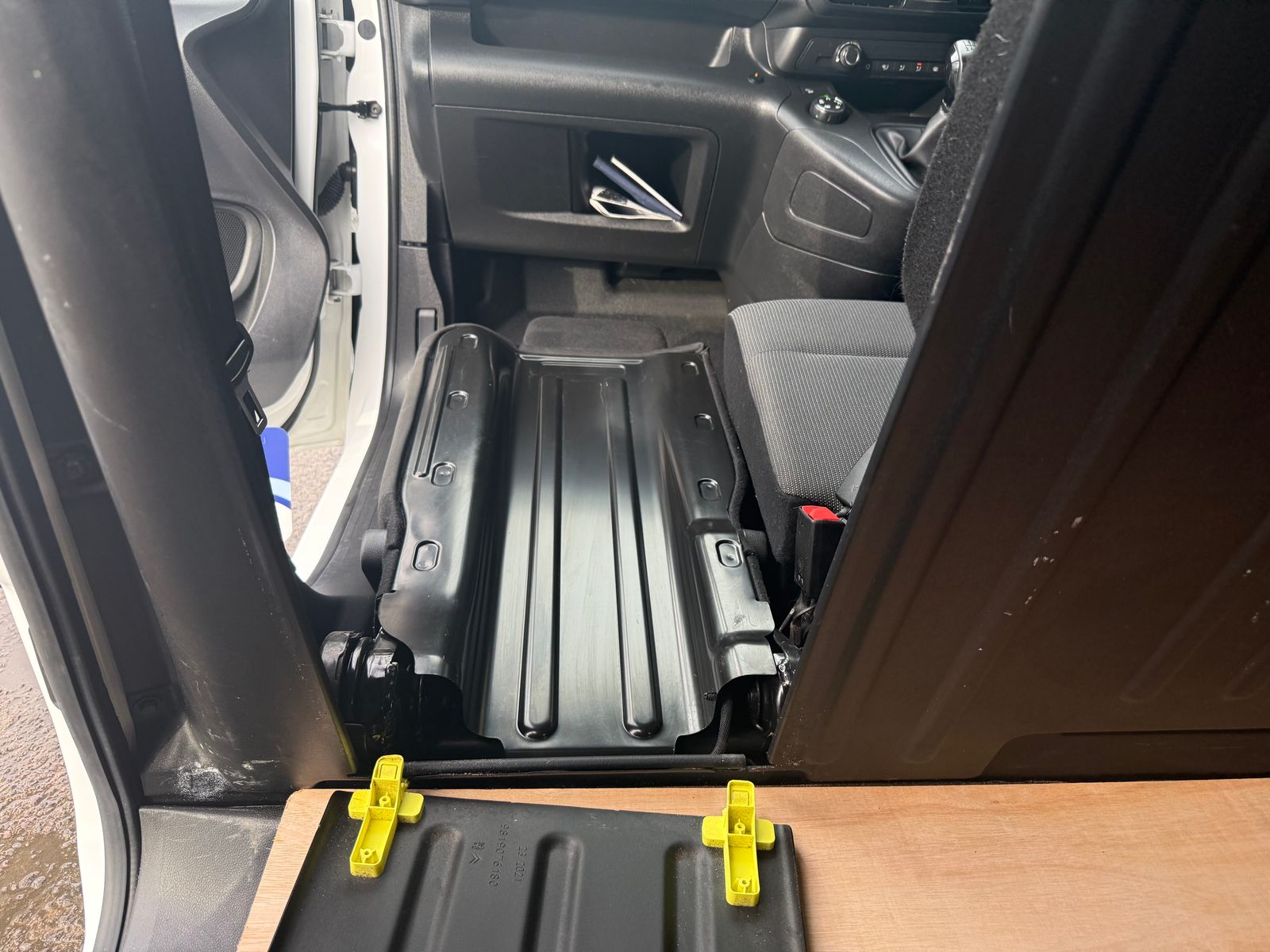 2021 PEUGEOT PARTNER 1.5L Diesel Manual Van - Thumbnail 24