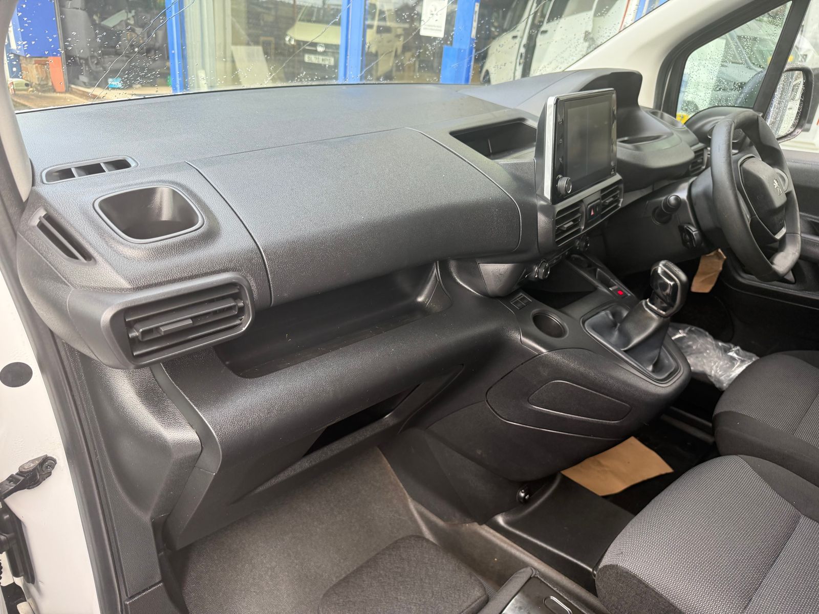 2020 PEUGEOT PARTNER 1.5L Diesel Manual - Thumbnail 24