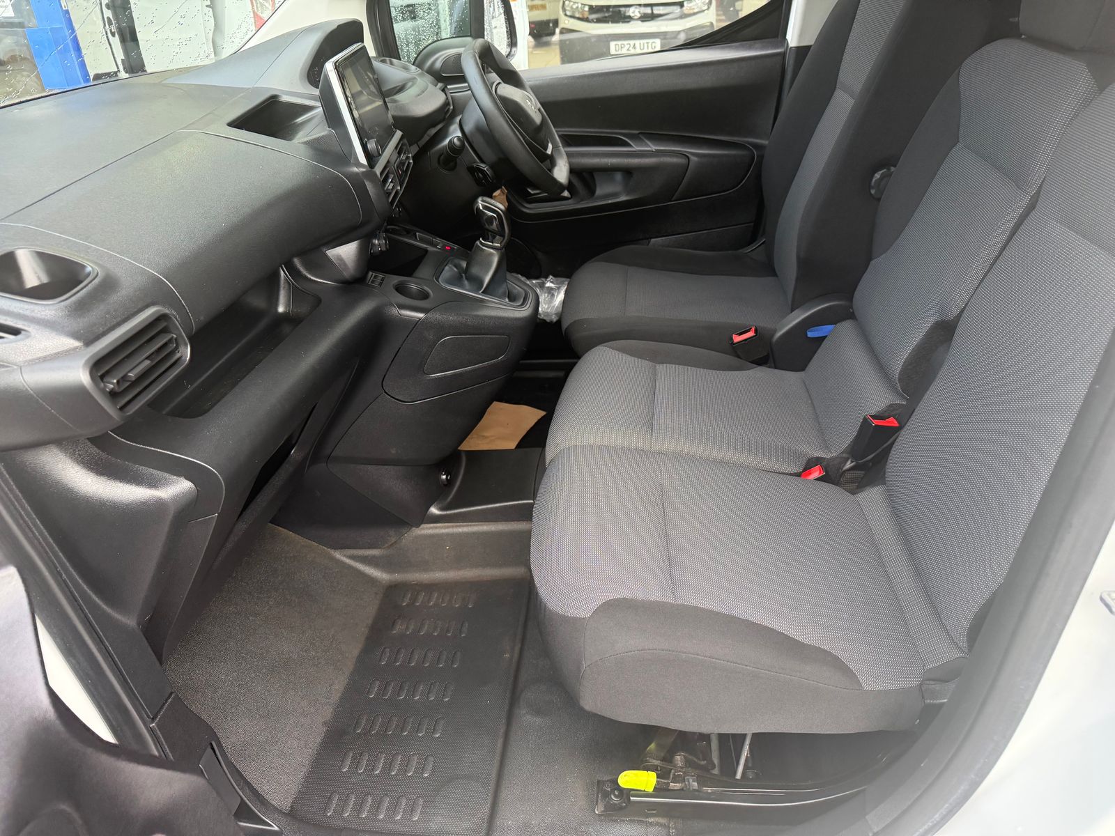 2020 PEUGEOT PARTNER 1.5L Diesel Manual - Thumbnail 20