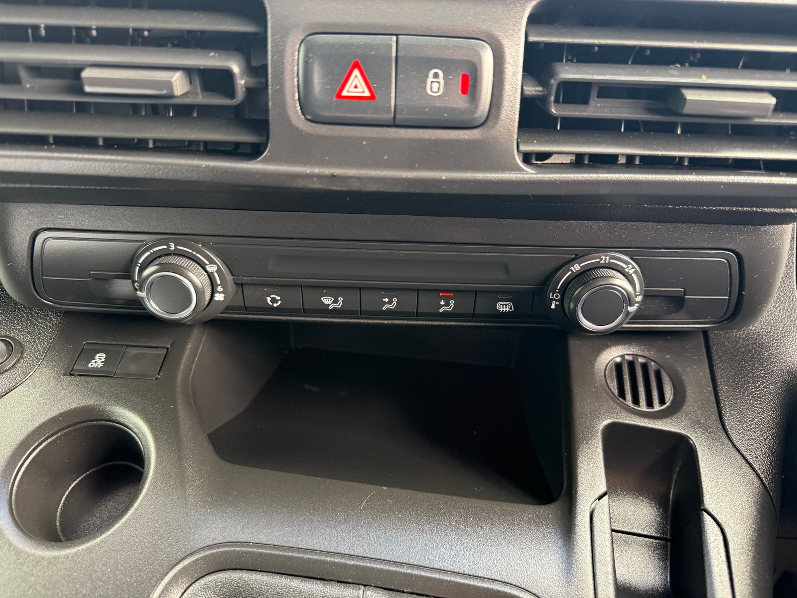 2020 PEUGEOT PARTNER 1.5L Diesel Manual - 79,000 Miles - Thumbnail 30