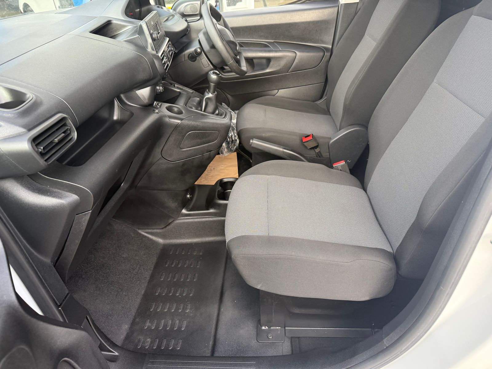 2020 PEUGEOT PARTNER 1.5L Diesel Manual - 79,000 Miles - Thumbnail 20