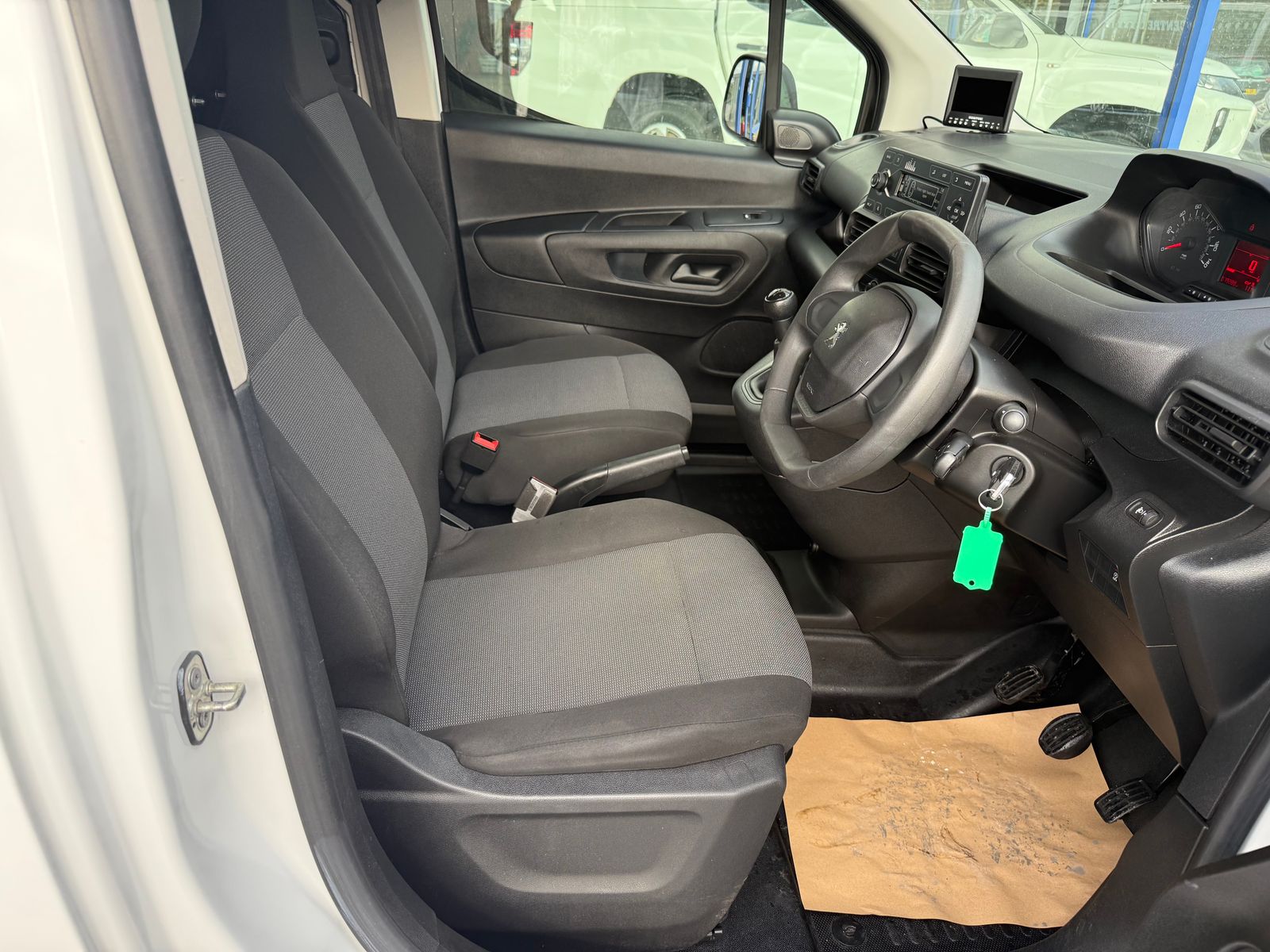 2020 PEUGEOT PARTNER 1.5L Diesel Manual - 79,000 Miles - Thumbnail 26