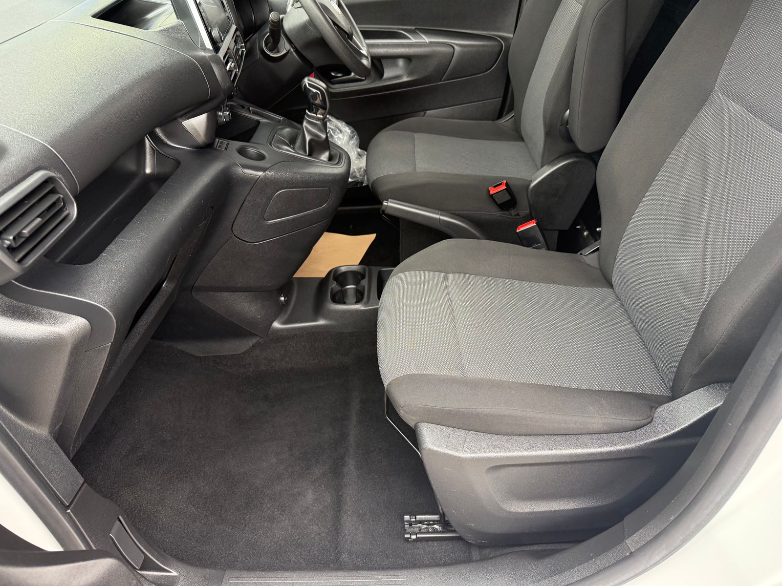 2020 Vauxhall Combo 1.5L Diesel Manual - Thumbnail 26