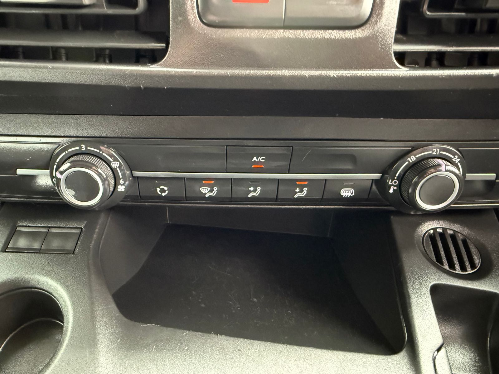 2020 Vauxhall Combo 1.5L Diesel Manual - Thumbnail 30