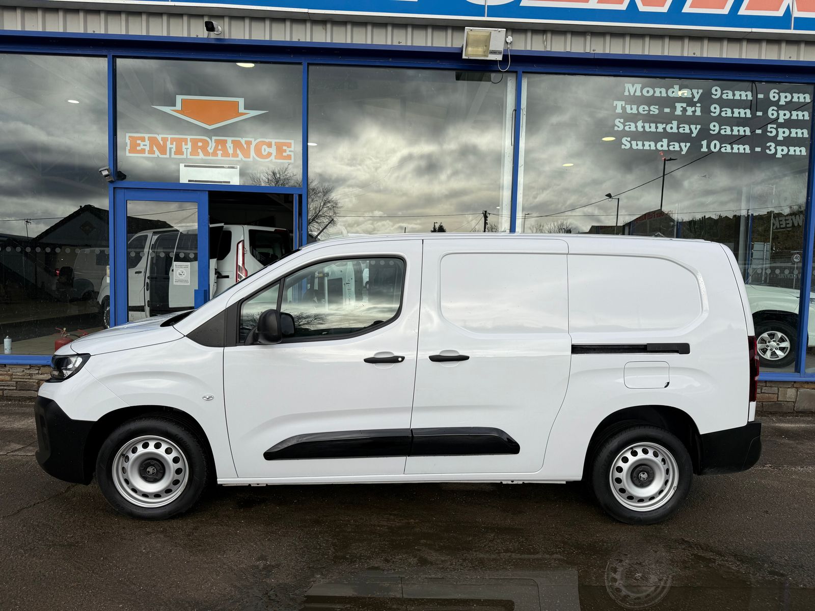 2024 Vauxhall Combo 1.5L Diesel Manual - 9,000 Miles - Thumbnail 8