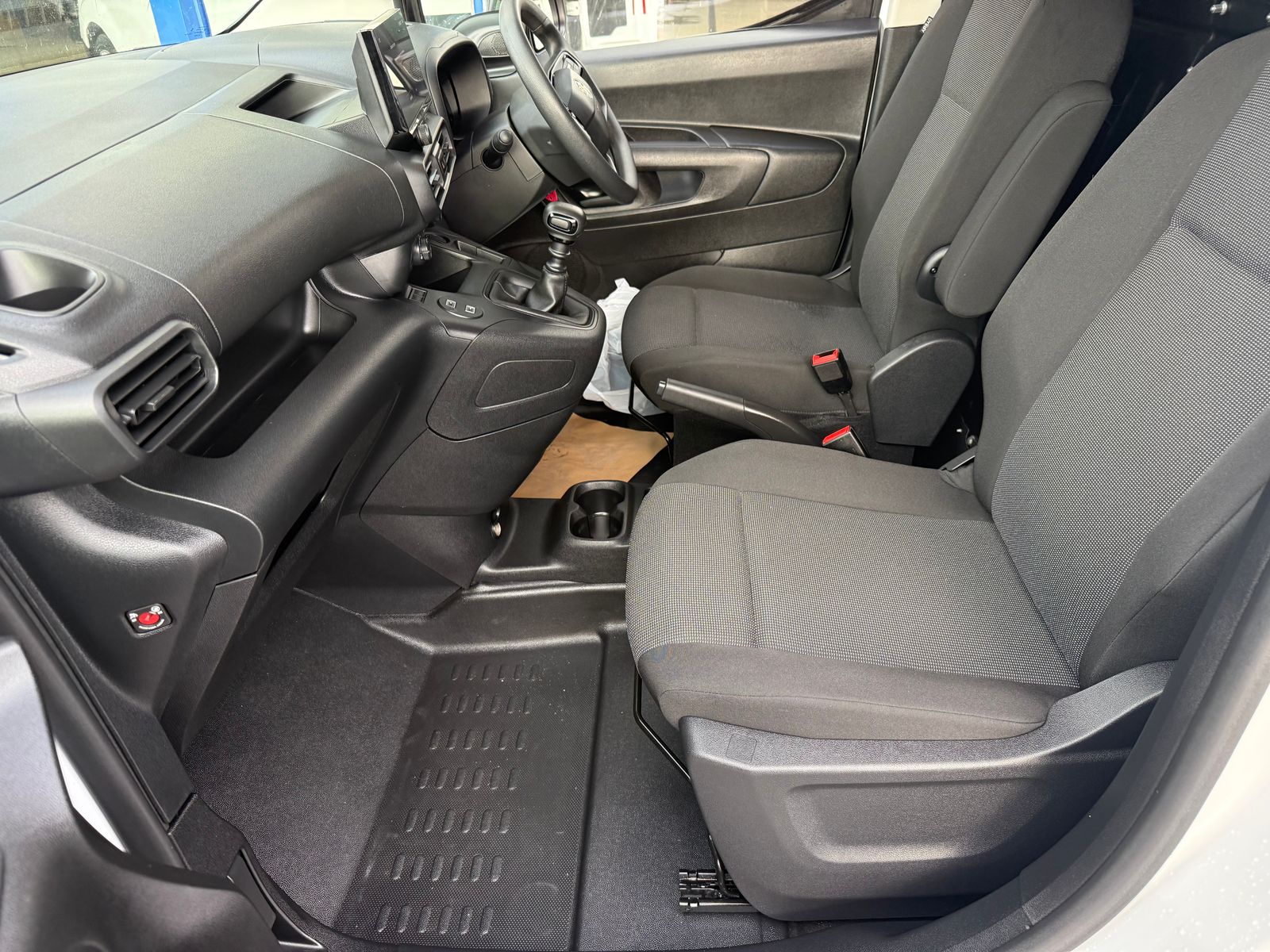 2024 Vauxhall Combo 1.5L Diesel Manual - 9,000 Miles - Thumbnail 20