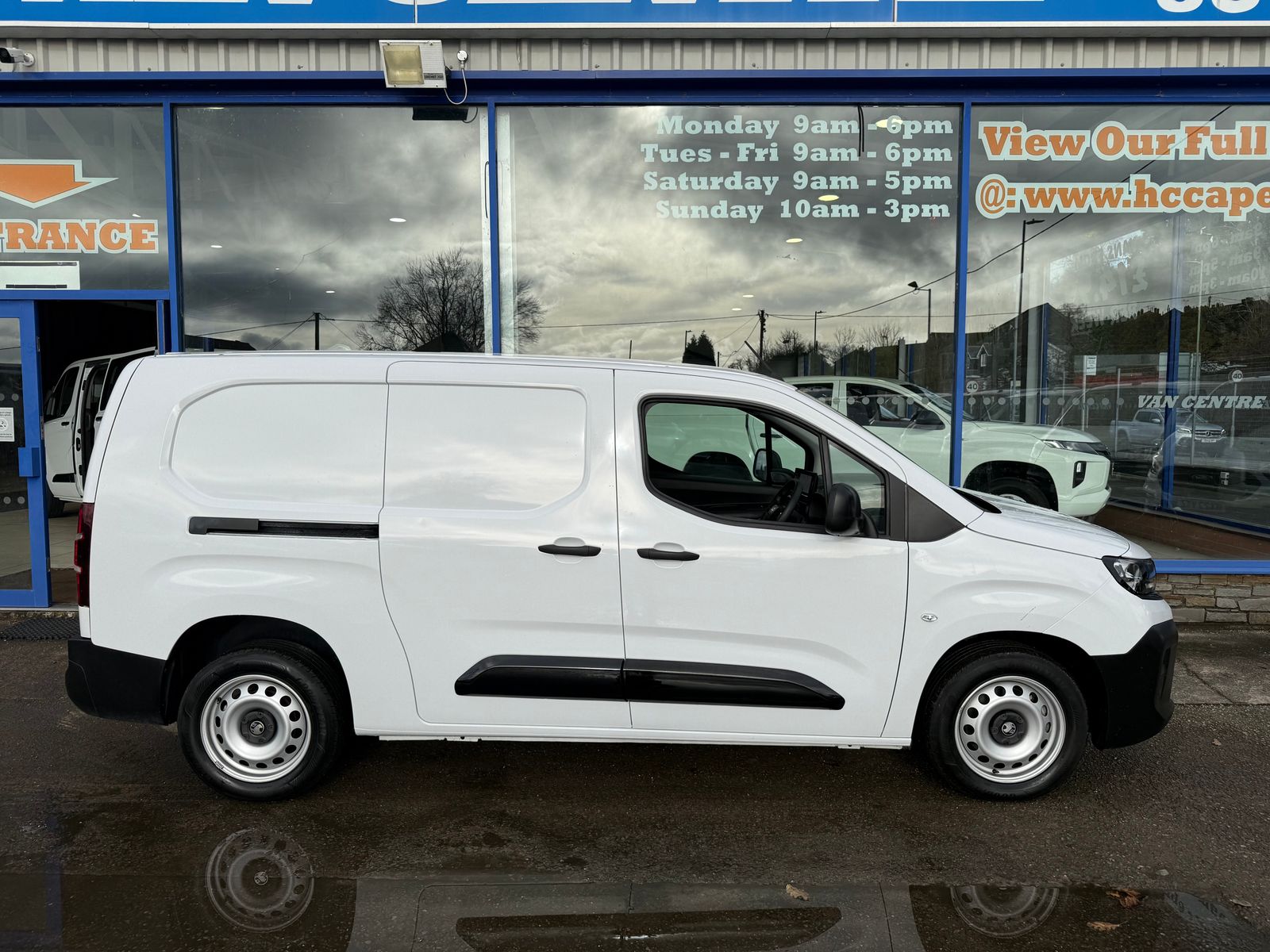 2024 Vauxhall Combo 1.5L Diesel Manual - 9,000 Miles - Thumbnail 16