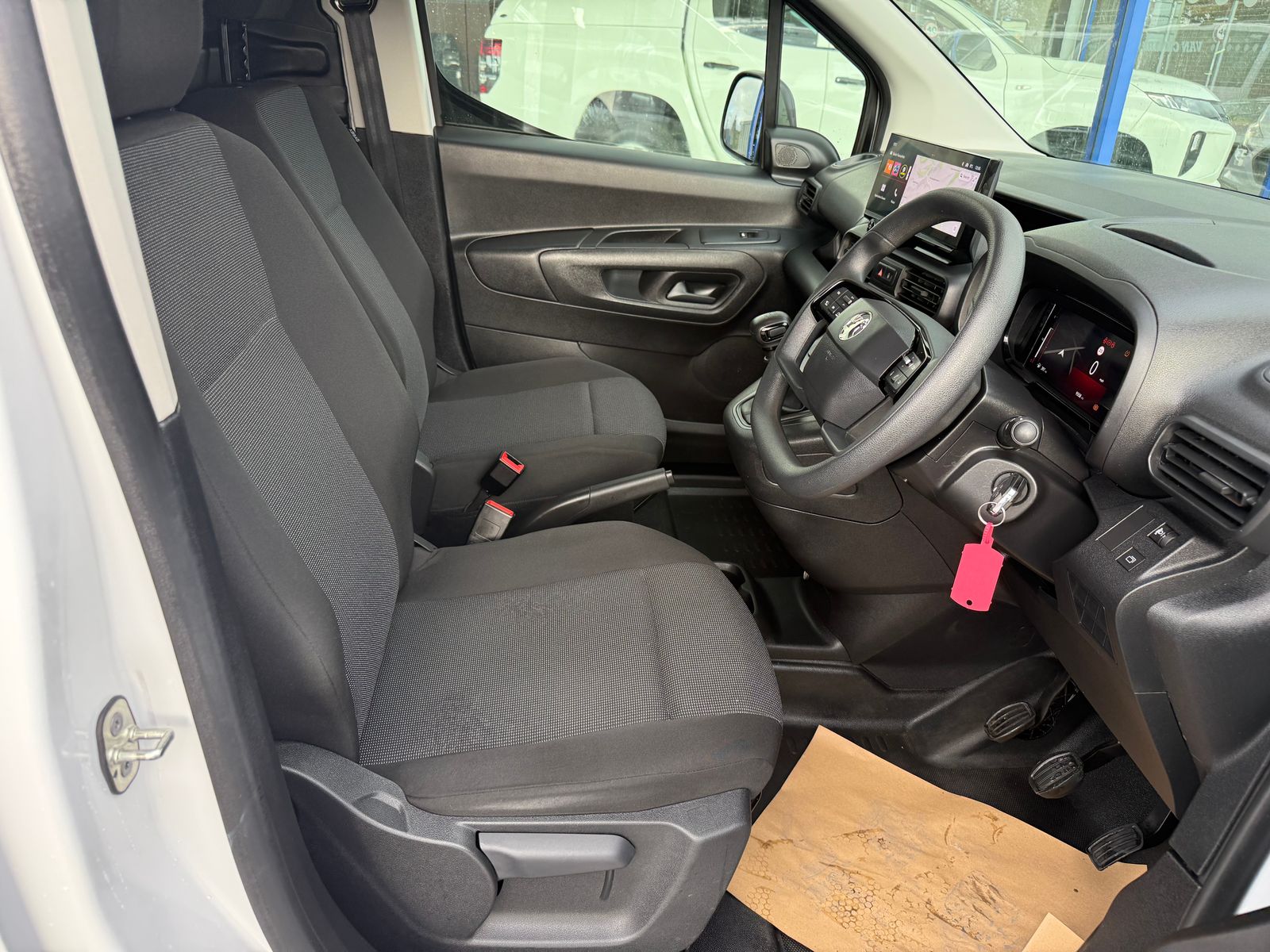 2024 Vauxhall Combo 1.5L Diesel Manual - 9,000 Miles - Thumbnail 24
