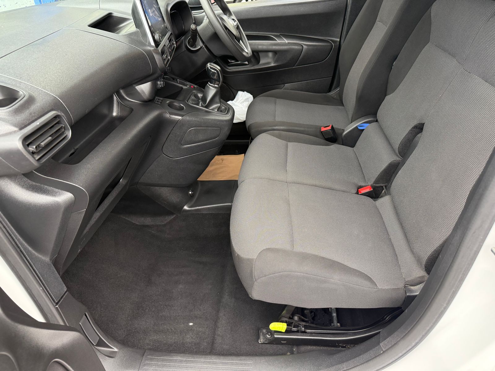 2020 Vauxhall Combo 1.5L Diesel Manual - Thumbnail 24