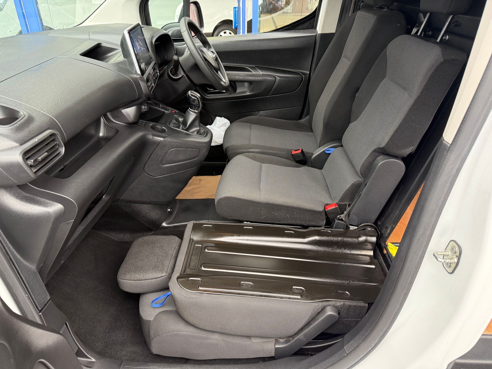 2020 Vauxhall Combo 1.5L Diesel Manual - Thumbnail 28