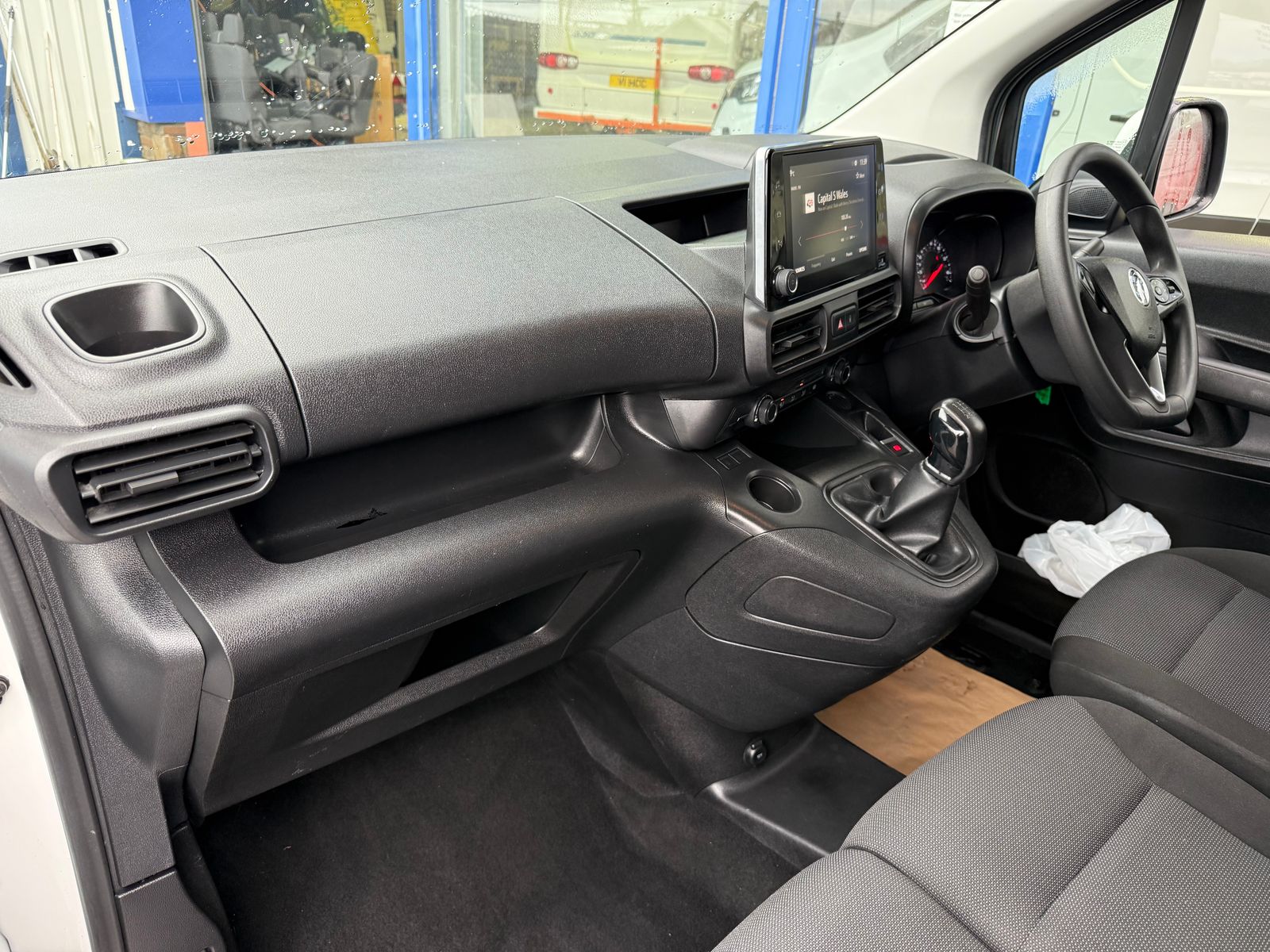 2020 Vauxhall Combo 1.5L Diesel Manual - Thumbnail 26