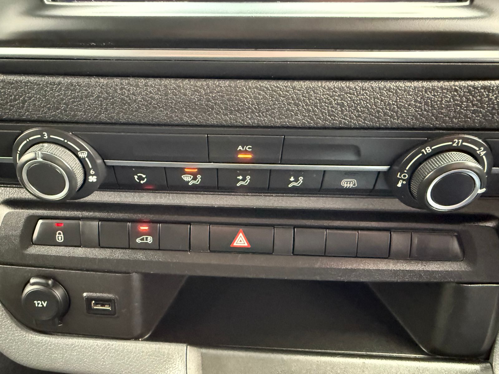 2022 Vauxhall Vivaro 2.0L Diesel Manual - 67,000 Miles - Thumbnail 30