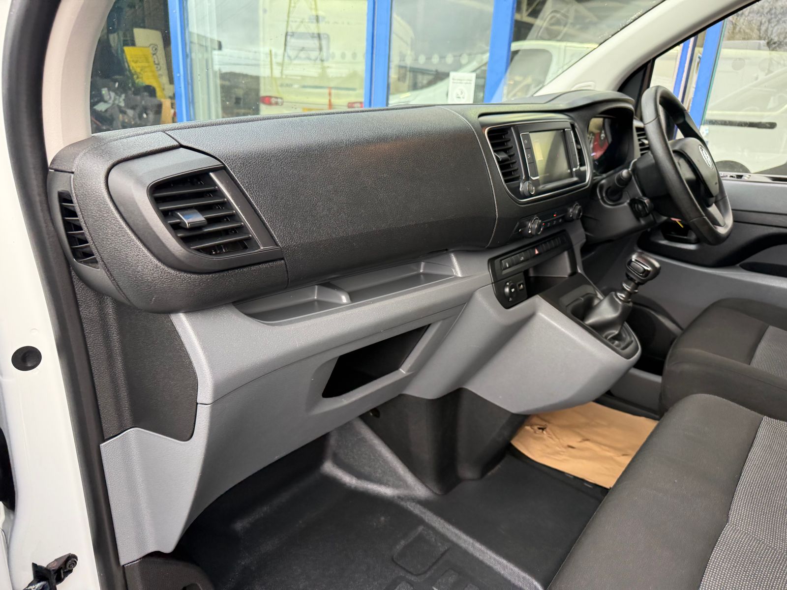 2022 Vauxhall Vivaro 2.0L Diesel Manual - 67,000 Miles - Thumbnail 24