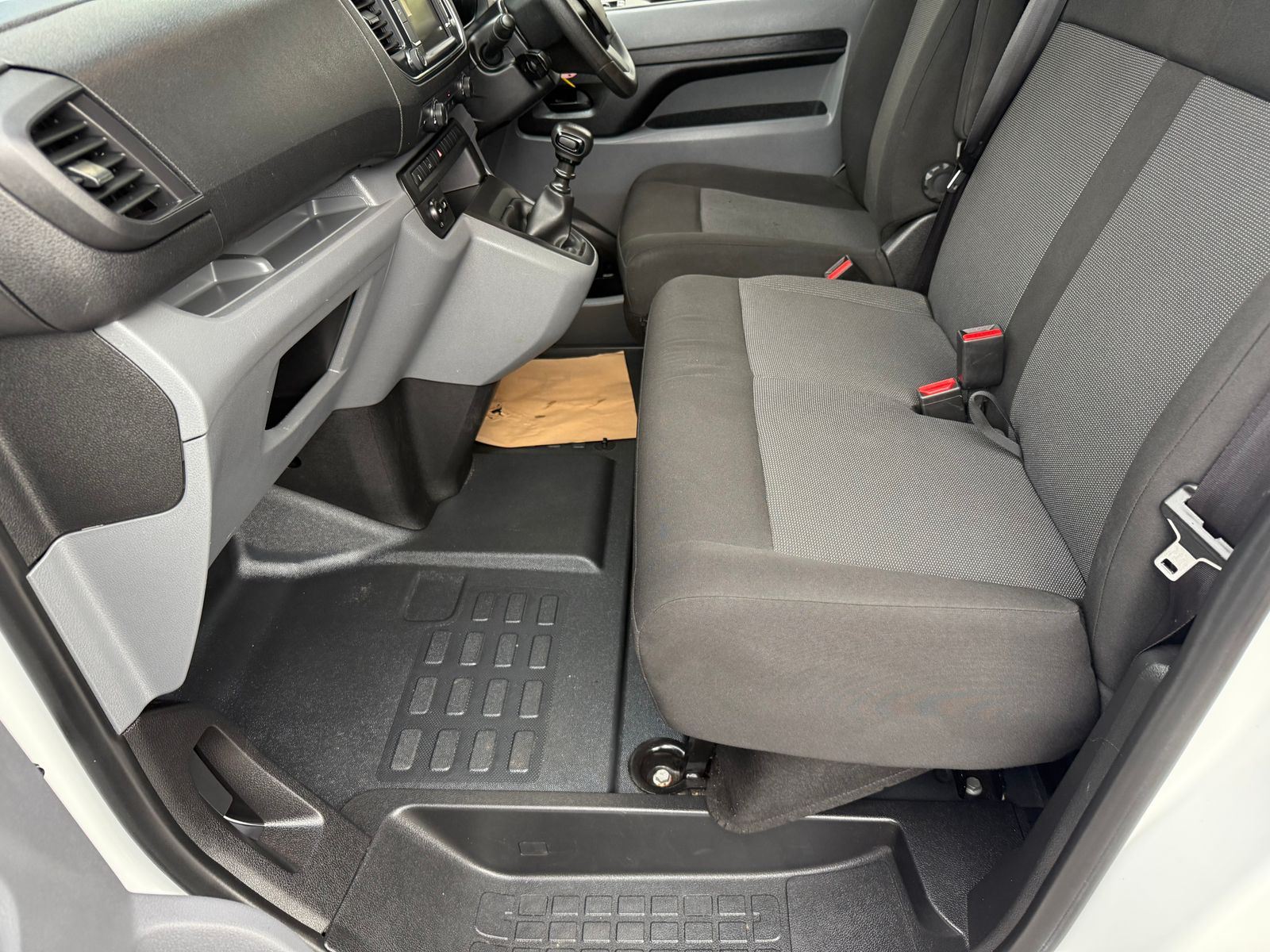 2022 Vauxhall Vivaro 2.0L Diesel Manual - 67,000 Miles - Thumbnail 26