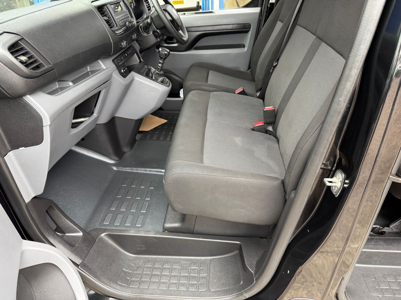 2021 Vauxhall Vivaro Life 1.5L Diesel Manual - Thumbnail 24
