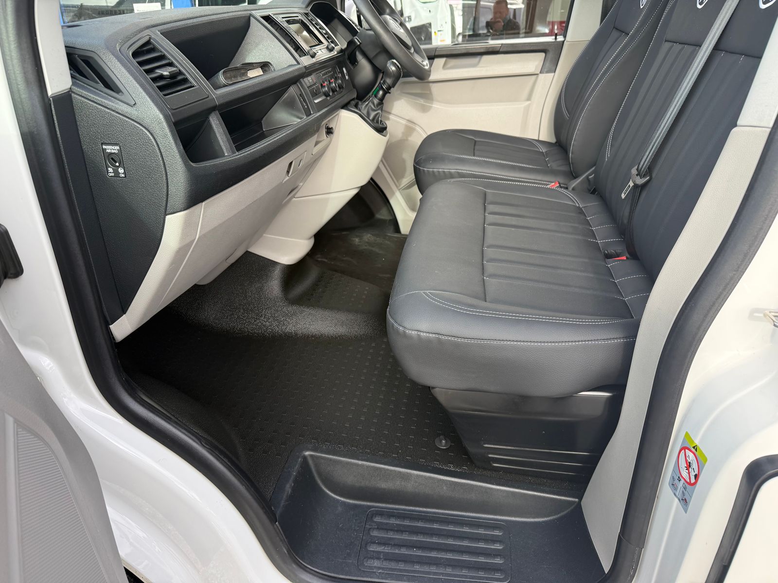 2018 Volkswagen Transporter 1.9L Diesel Manual - Thumbnail 22