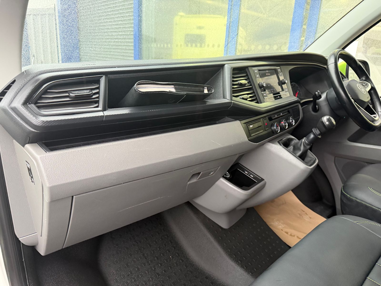 2021 Volkswagen Transporter 1.9L Diesel Manual - Thumbnail 24
